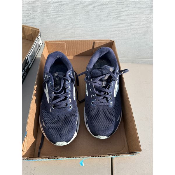 Shoes size 7, Brooks