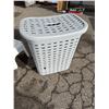 Image 1 : Laundry basket