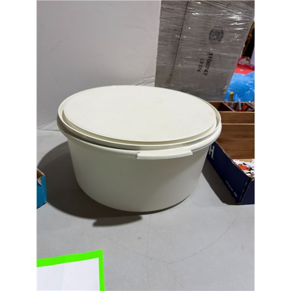Tupperware container