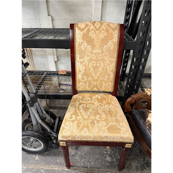 Single accent chair