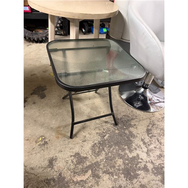 Folding patio side table