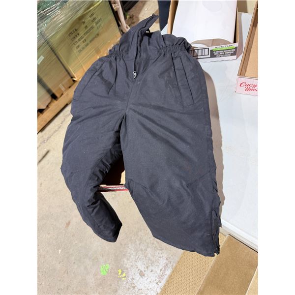 Old Navy, snow pants size small 6–7