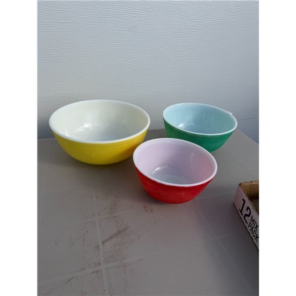 Pyrex bowls