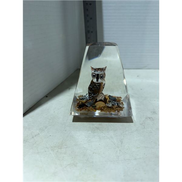 Vintage lucite Owl obelisk 3.75 x 4"