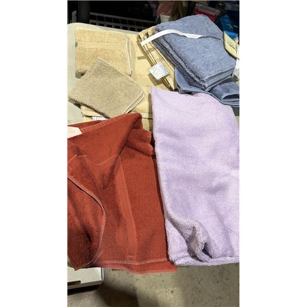 Assorted towels