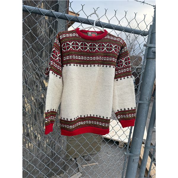 KLOVER  HUSET knitted by hand in Norway sweater