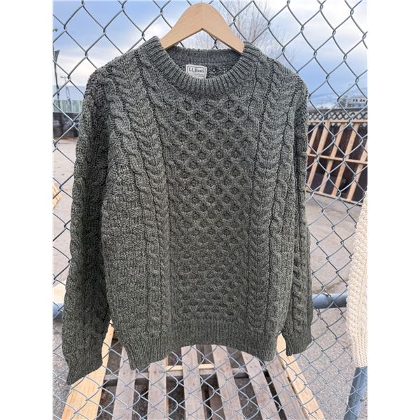 L. L. BEAN men's small regular Will sweater.