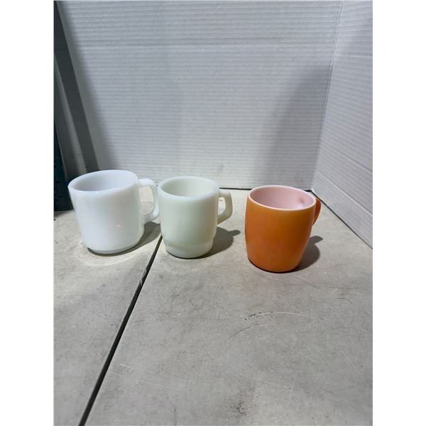Fire king, glass, steak, and other milk, glass mugs