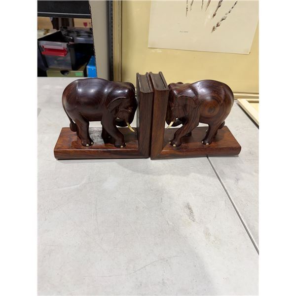 Elephant book ends