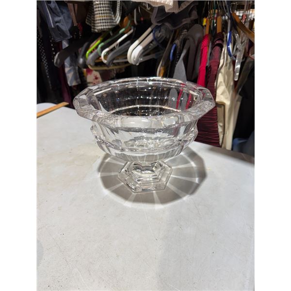 Centerpiece glass bowl