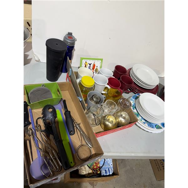 Kitchen items, plates, mugs, Starbucks, mug utensil