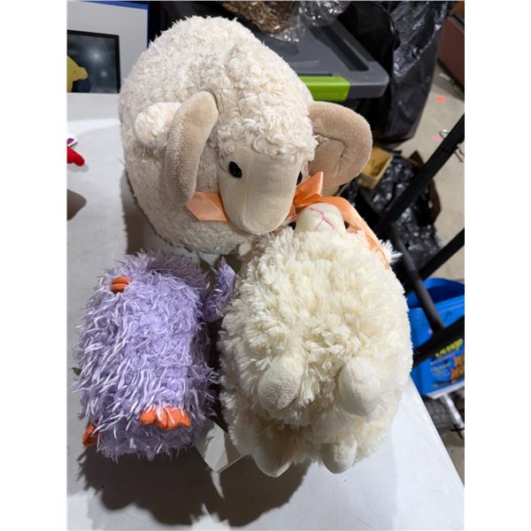 Sheep and chick stuffy