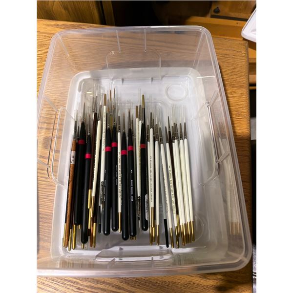 Assorted crafting paint brushes