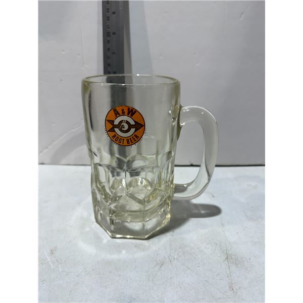 Vintage in W root beer mug