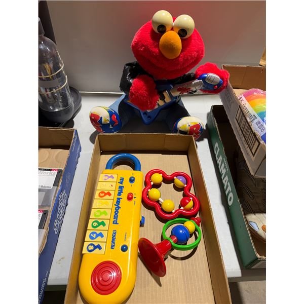 Elmo and musical instruments