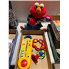 Image 1 : Elmo and musical instruments