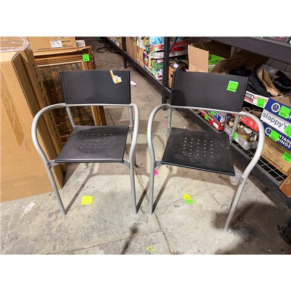 2 stacking chairs