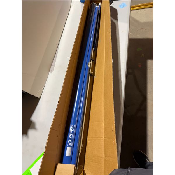 DA – LITE made in the USA projector screen looks new