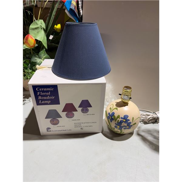 Ceramic floral table lamp
