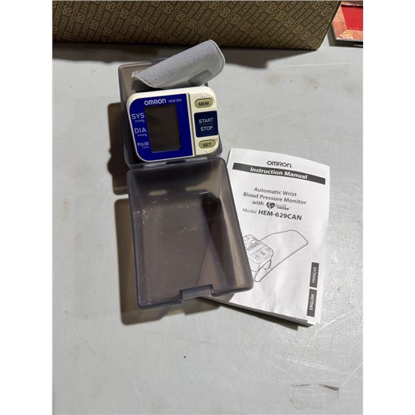 Automatic wrist blood pressure monitor