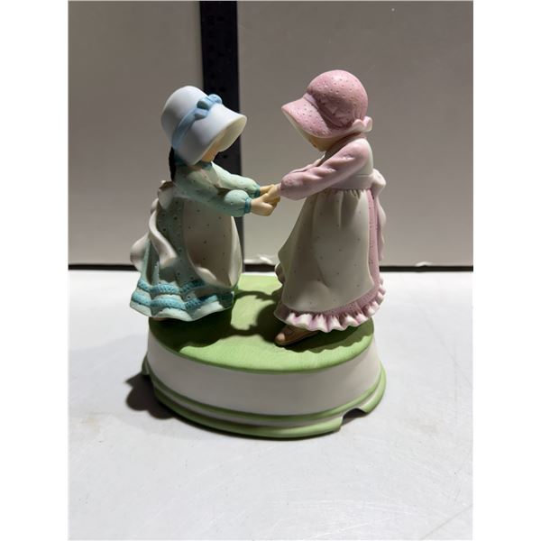 Holly hobby musical waltz of flowers