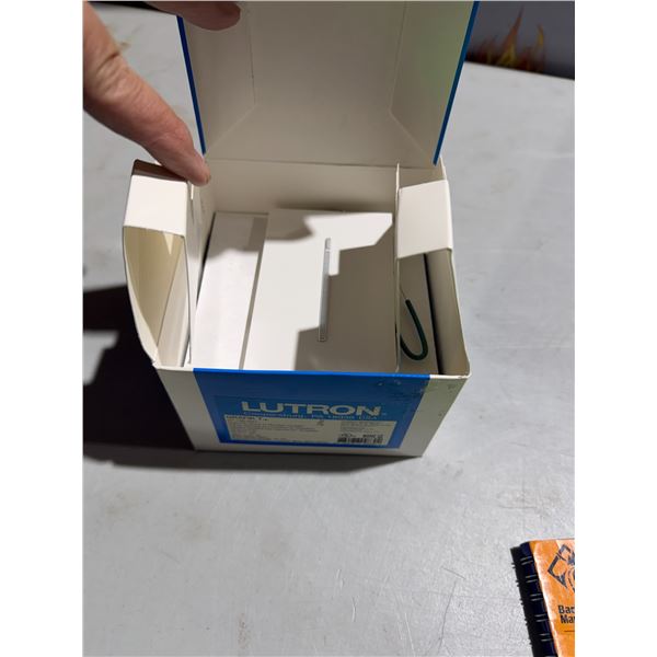 LUTRON Single pole dimmer for dimmable LED bulbs