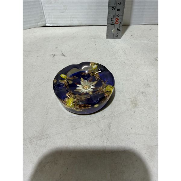 Decor dish with floral accents