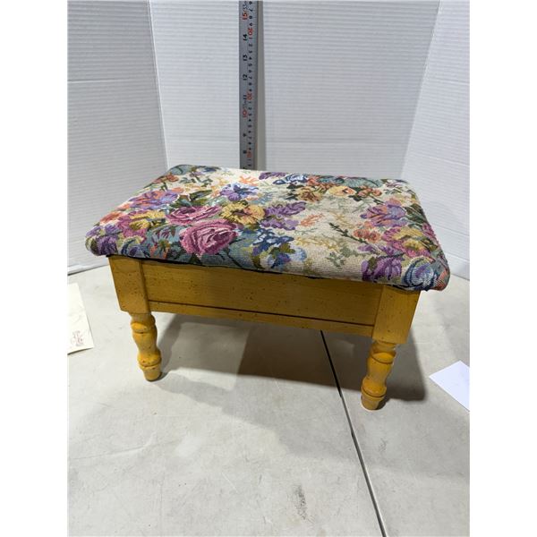 Storage ottoman