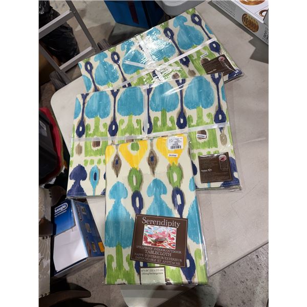 Placemats and tablecloth