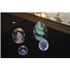 Image 2 : COLLECTION OF GLASS PAPERWEIGHTS (4 PCS)
