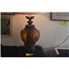 Image 2 : VINTAGE HOLLYWOOD REGENCY STYLE AMBER GLASS & CAST METAL TABLE LAMP W/OFF WHITE SHADE