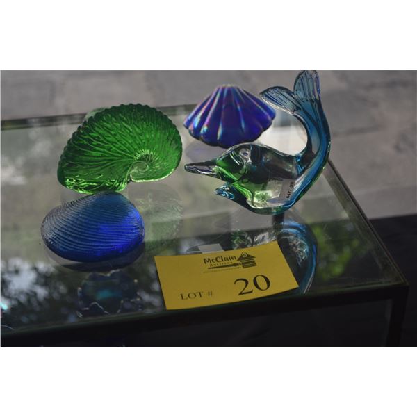 COLLECTION OF GLASS SEA SHELLS & CRYSTAL FISH SCULPTURE (5 PCS)