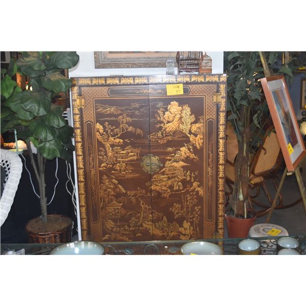 CHINOISERIE STYLE LACQUERED BAR CABINET