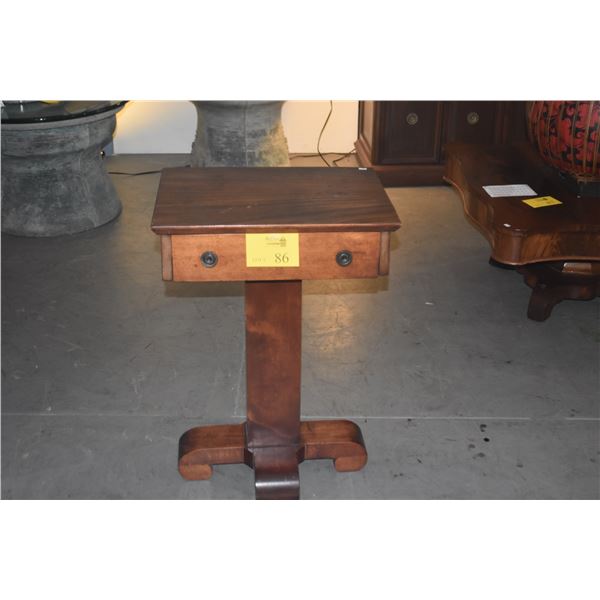 ANTIQUE MAHOGANY SIDE TABLE W/1 DRAWER