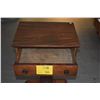 Image 3 : ANTIQUE MAHOGANY SIDE TABLE W/1 DRAWER