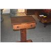 Image 4 : ANTIQUE MAHOGANY SIDE TABLE W/1 DRAWER