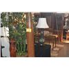Image 4 : CALLISTO GOLD OYSTER SHELL FLOOR LAMP