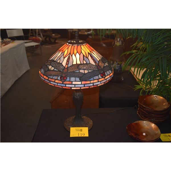 TIFFANY STYLE DRAGONFLY STAINED GLASS TABLE LAMP