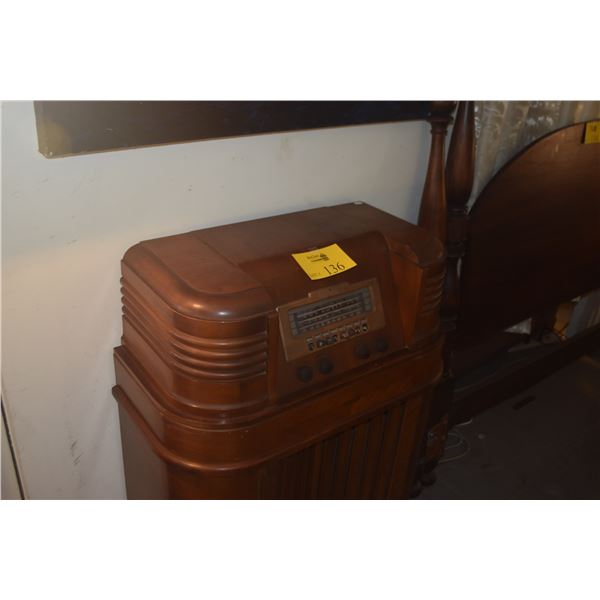 PHILCO 40-180 ANTIQUE CONSOLE FLOOR RADIO