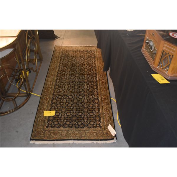 HAND KNOTTED WOOL RUNNER (31" X 71")