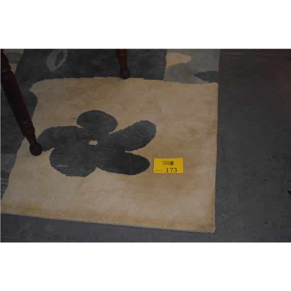 INDICH HAND KNOTTED WOOL RUG (6' X 8')
