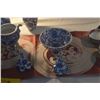 Image 4 : COLLECTION OF BLUE & WHITE VASES, TRIPOD CENSER, LIDDED JAR & BOWL (8 PCS)