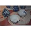 Image 3 : COLLECTION OF BLUE & WHITE VASES & BOWLS (8 PCS)