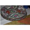 Image 4 : COLLECTION OF CHINESE FAMILLE ROSE PLATES, BOWLS, CUPS & SAUCERS & PLATTER (DOES NOT INCLUDE STAND)