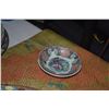 Image 5 : COLLECTION OF CHINESE FAMILLE ROSE PLATES, BOWLS, CUPS & SAUCERS & PLATTER (DOES NOT INCLUDE STAND)