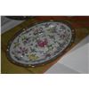 Image 6 : COLLECTION OF CHINESE FAMILLE ROSE PLATES, BOWLS, CUPS & SAUCERS & PLATTER (DOES NOT INCLUDE STAND)