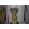 Image 2 : CHINESE PORCELAIN VASE W/CRACKLE GLAZE (8 3/4") (DOES NOT INCLUDE STAND)