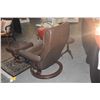 Image 4 : STRESSLESS RECLINER W/OTTOMAN
