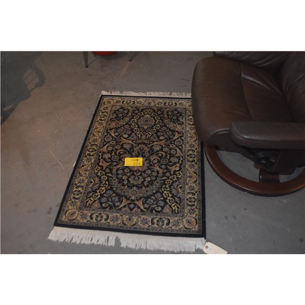 HAND KNOTTED WOOL PAKISTANI RUG (30 1/2" X 45")