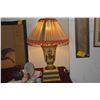 Image 2 : VINTAGE CHINOISERIE LAMP W/SHADE